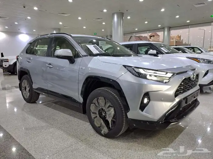 تويوتا راف فور xle فتحة هايبرد 2025 ( لون فضي ) 2