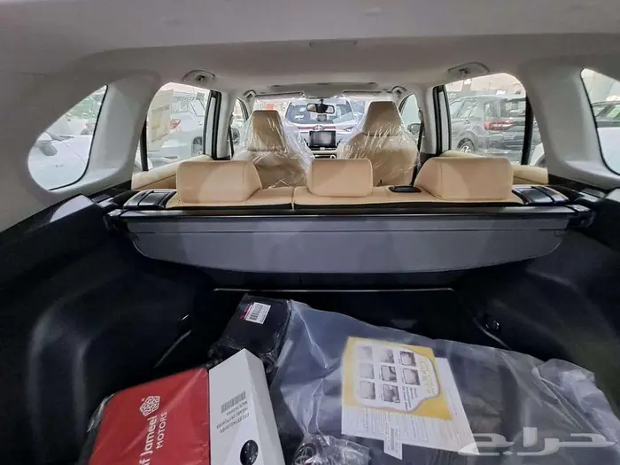 تويوتا راف فور xle فتحة هايبرد 2025 ( لون فضي ) 10