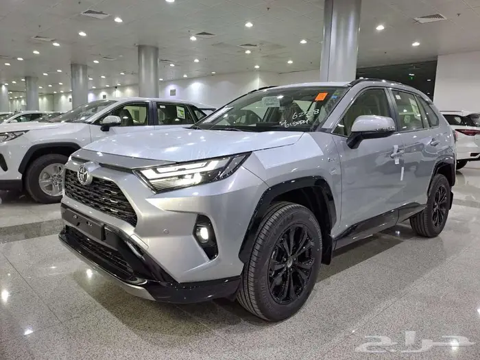تويوتا راف فور xle فتحة هايبرد 2025 ( لون فضي ) 1