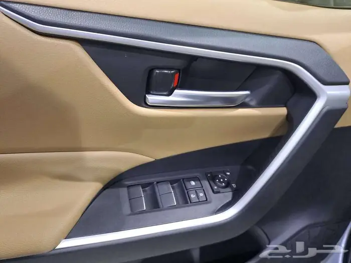 تويوتا راف فور xle فتحة هايبرد 2025 ( لون فضي ) 11