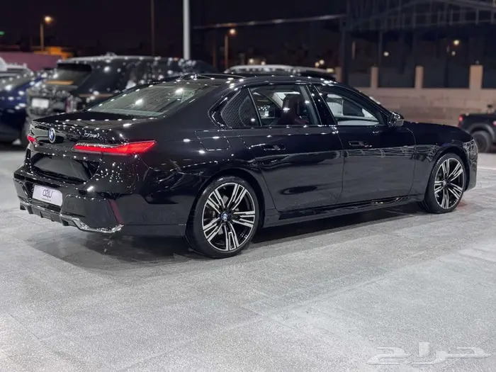 بي ام دبليو 735i موديل 2024 2