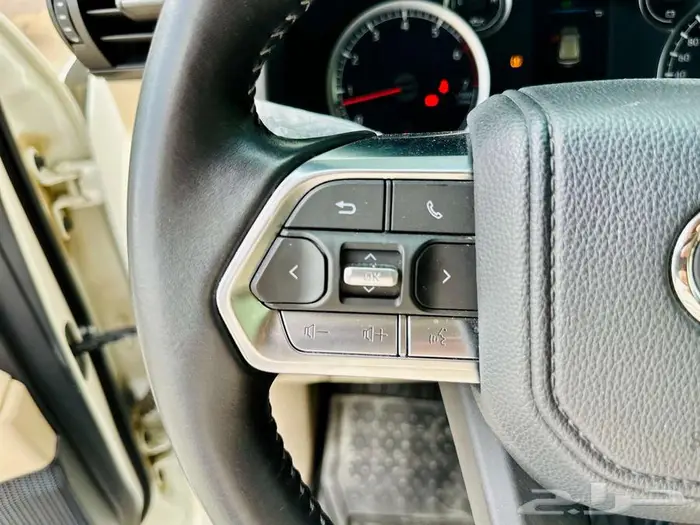 تويوتا لاندكروزر GXR 2023 12