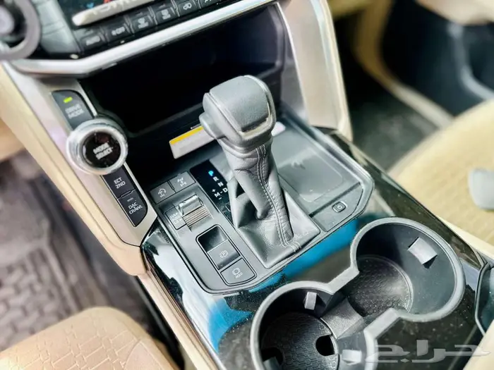 تويوتا لاندكروزر GXR 2023 13