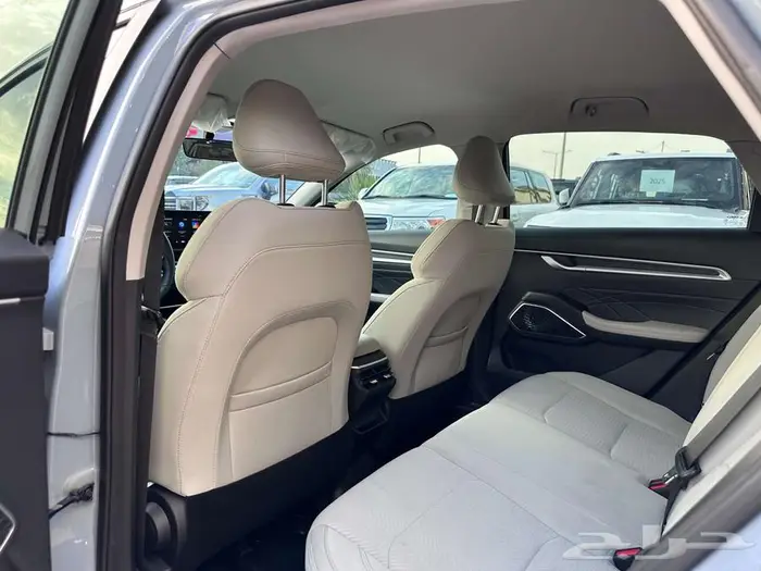 جيلي ام جراند 2025 20