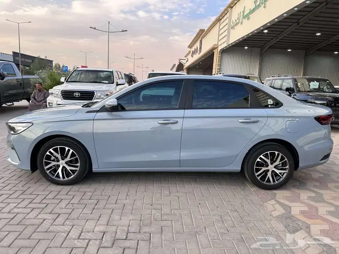 جيلي ام جراند 2025 4