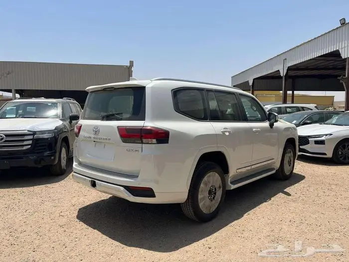 لاندكروزر GXR L4 2025 نقد وتقسيط 2
