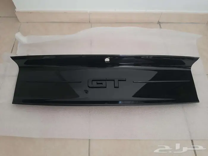 موستنج جي تي العلامة الخلفية اسود 2023 3