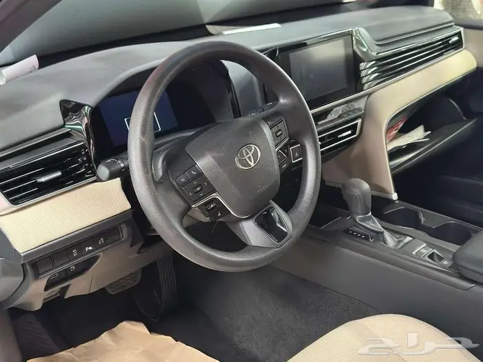 كامري E ستاندرد بنزين موديل 2025 سعودي 5