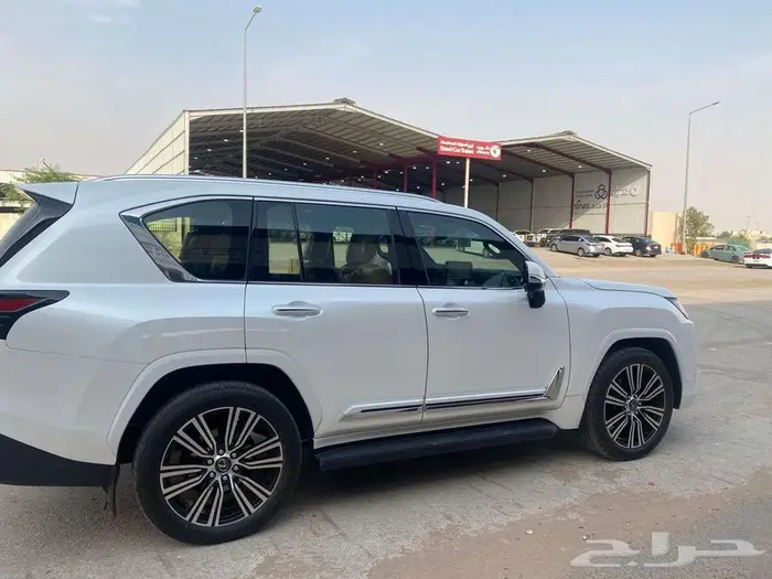 لكزس LX 600 2024 10