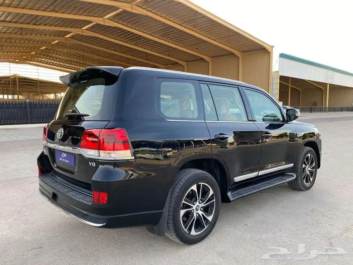 لاندكروزر GXR 2021 V8 تورنق فل كامل 5