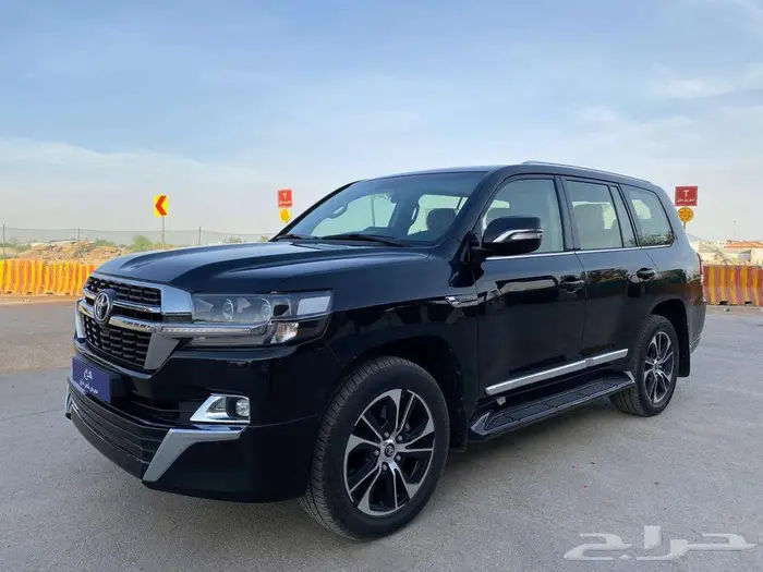 لاندكروزر GXR 2021 V8 تورنق فل كامل 1