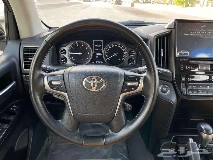 لاندكروزر GXR 2021 V8 تورنق فل كامل 18