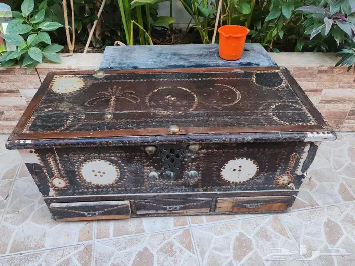 صندوق تراثي عمره أكثر من 100 عام 0