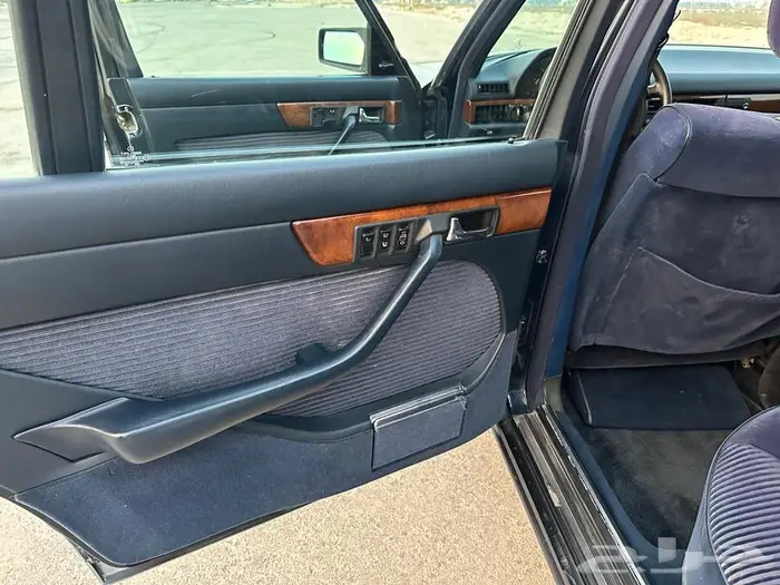 للبيع مرسدس حجم 560 71