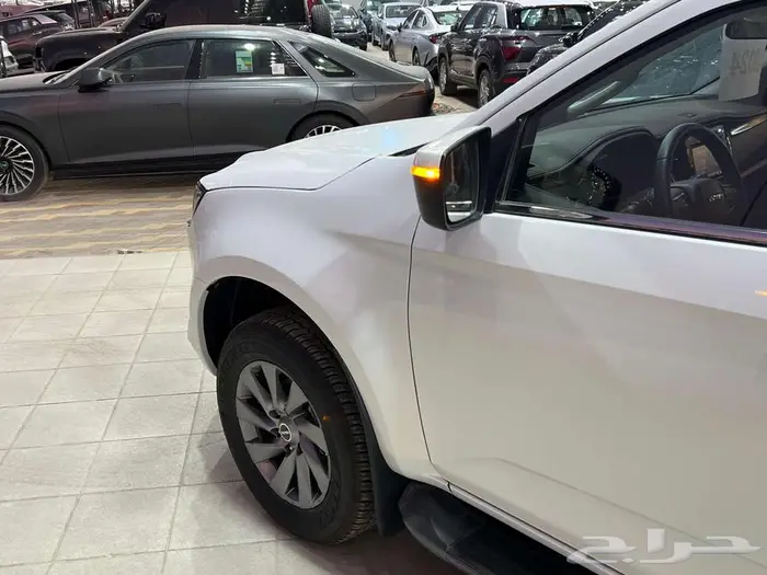 ايسوزو MU-X موديل 2024 فل كامل دبل لدى خالد للسيارات 2