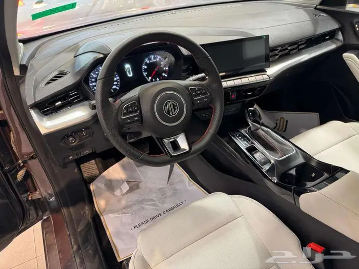 ام جي GT استندر 2024 اسود رمادي ابيض 0