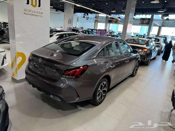 ام جي GT استندر 2024 اسود رمادي ابيض 13