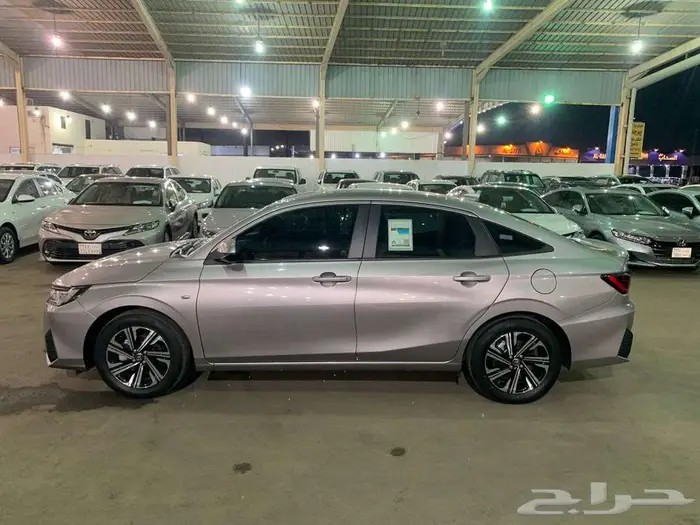 تويوتا يارس موديل 2023 نص فل 6