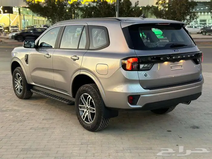 فورد ايفرست موديل 2025 XLS دبل دفع رباعي أصفار 13
