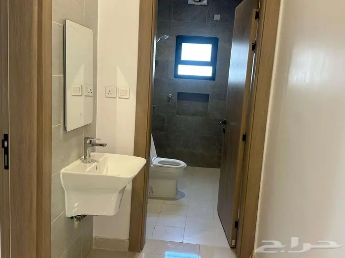 شقة للإيجار ثلاث غرف في حي االتلال 1