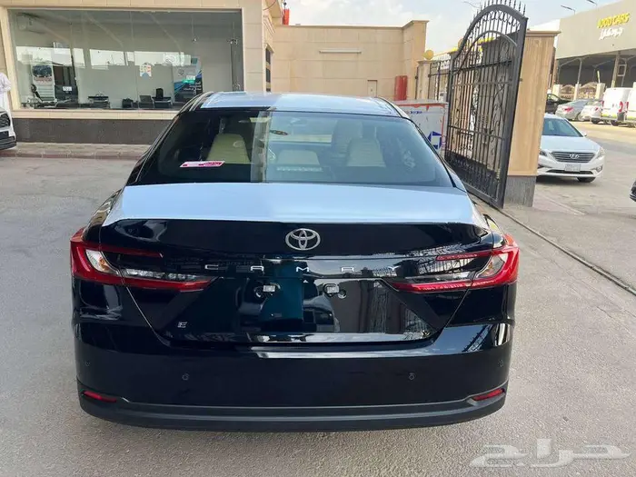 تويوتا كامري E ستاندر بنزين 2025 متاح اقساط و كاش 4