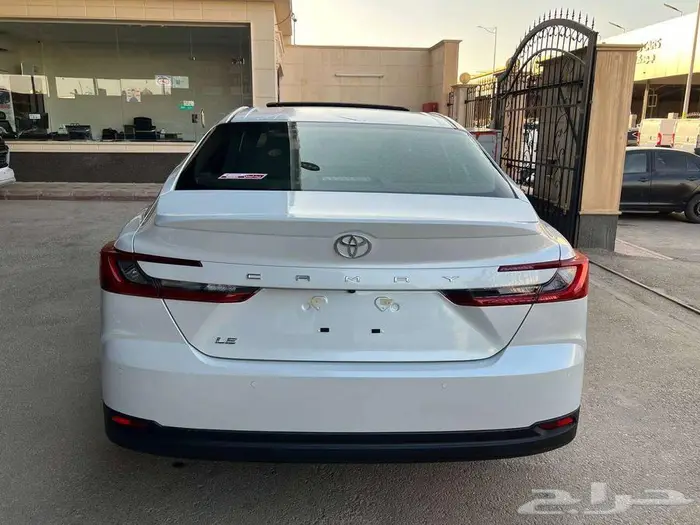 تويوتا كامري LE بنزين 2025 متاح اقساط و كاش 4