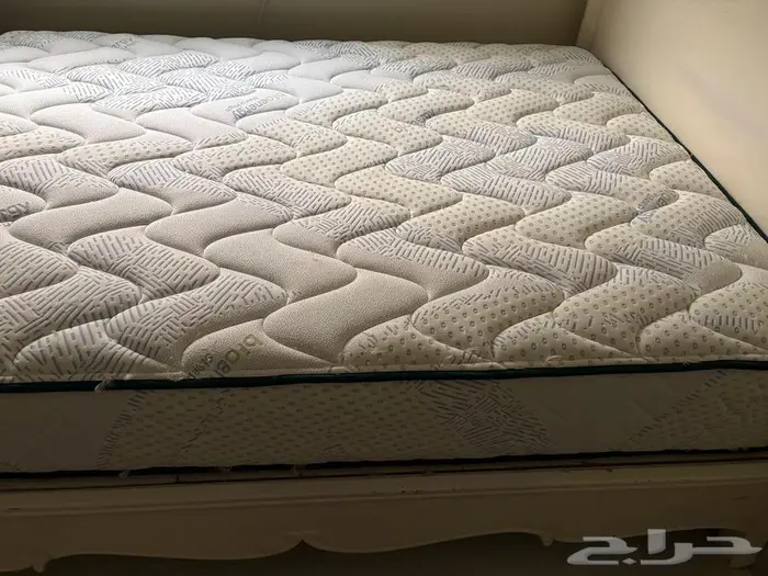 سرير بتصميم كلاسيك مع مرتبه نظيفة من SLEEP HIGH( او بدون ) 2