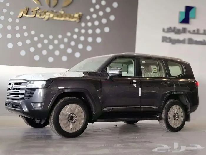 تويوتا لاندكروزر كروزر GXR.L4 خليجي فتحه سقف موديل2025 1