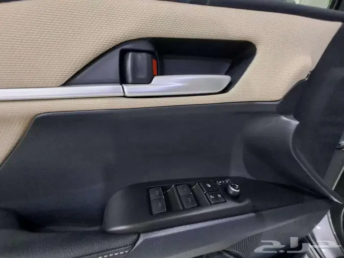 تويوتا كامري ال اي هايبرد (سقف بانوراما) 2025 8