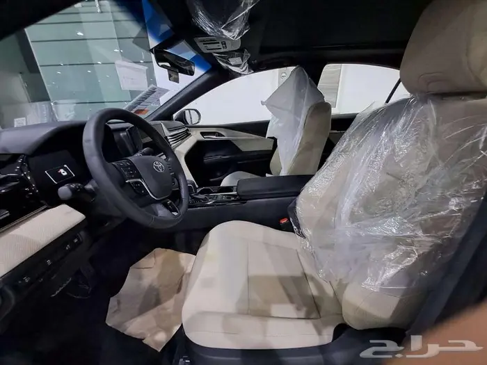 تويوتا كامري ال اي هايبرد (سقف بانوراما) 2025 12