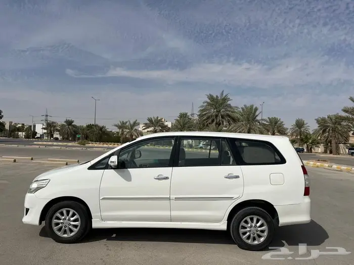 للبيع انوفا 2012 نظيفة 0