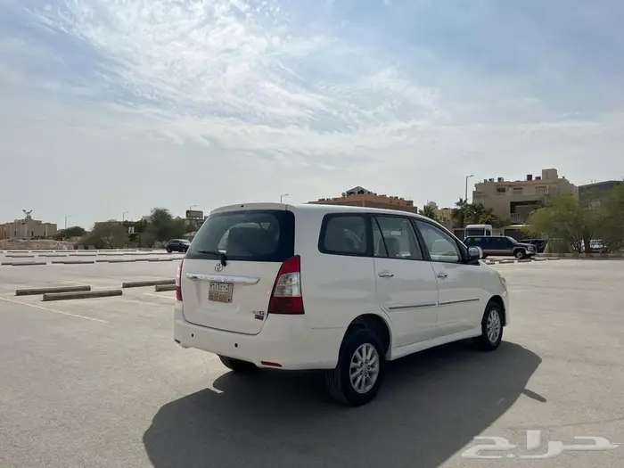 للبيع انوفا 2012 نظيفة 3