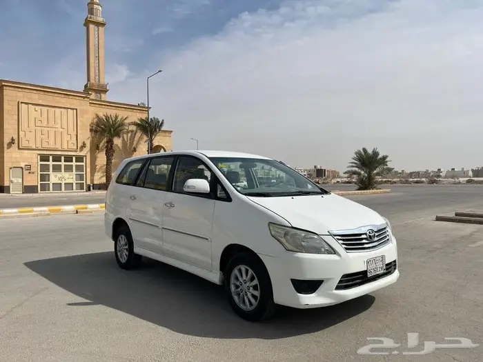 للبيع انوفا 2012 نظيفة 2