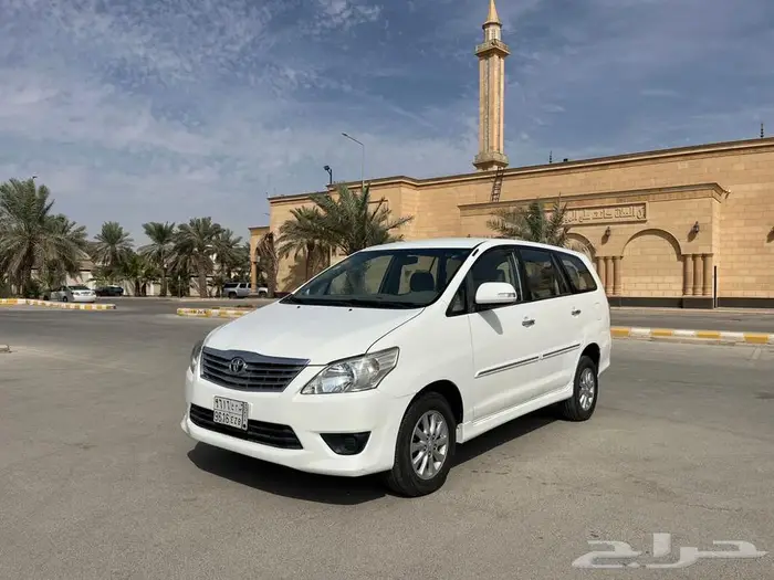 للبيع انوفا 2012 نظيفة 1