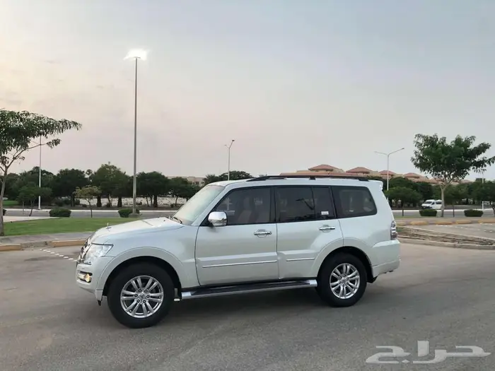 ميتسوبيشي باجيرو 2022 فل سعودي ممشي قليل مخزن 25 ألف 7