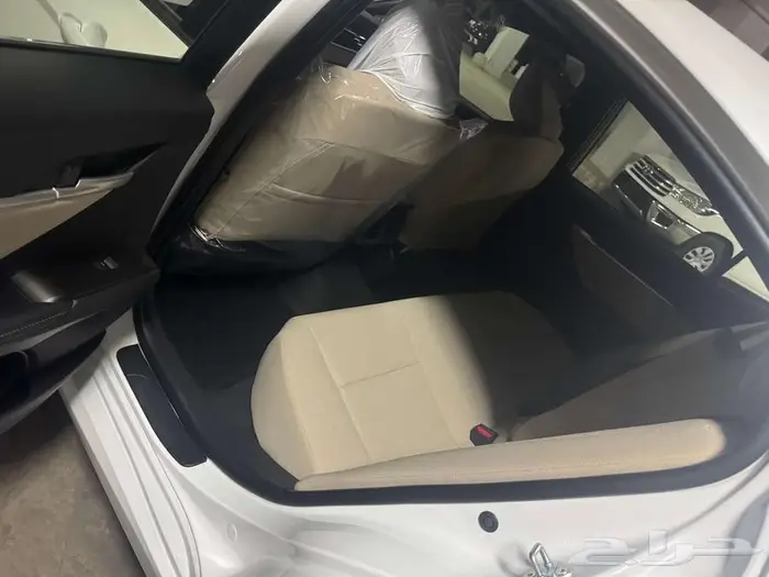 تويوتا كامرى ال اى بنزين سعودى 2025 ابيض 7