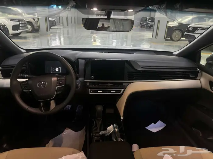 تويوتا- كامري- LE -هايبرد- 2025-بطاقه - ابيض 1