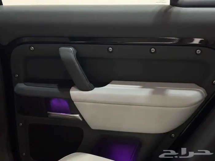 لاند روفر ديفندر 2025 HSE اكس ديناميك 13