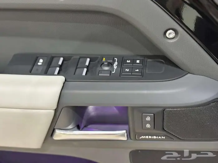 لاند روفر ديفندر 2025 HSE اكس ديناميك 15