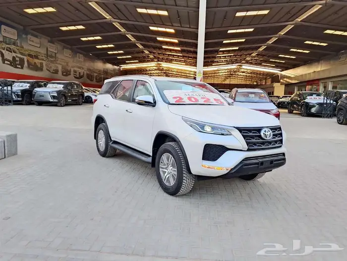 تويوتا فورتشنر بنزين بدون دبل 2025 1