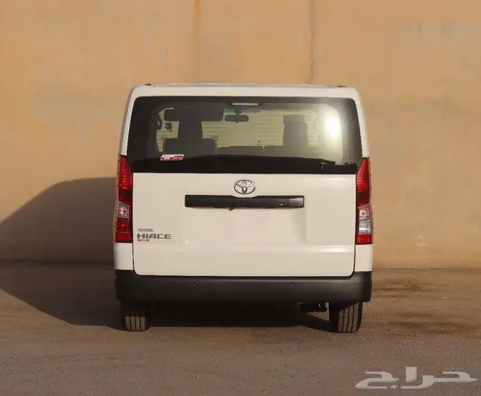 تويوتا باص بضاعه بنزين سقف منخفض موديل 2025 13