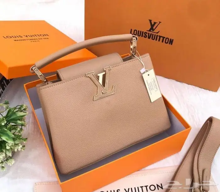 شنطة نسائية LV 0