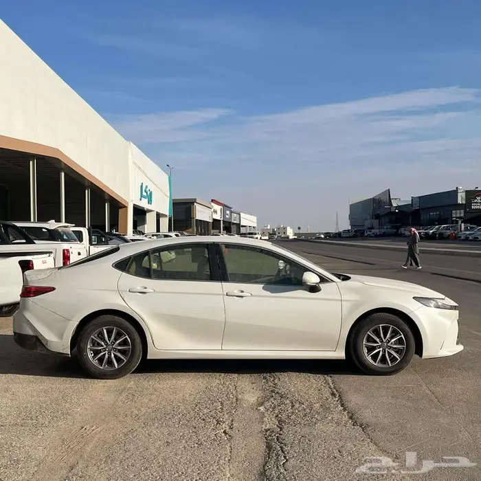 تويوتا كامري ستاندر بنزين 2025 - كاش و أقساط 9