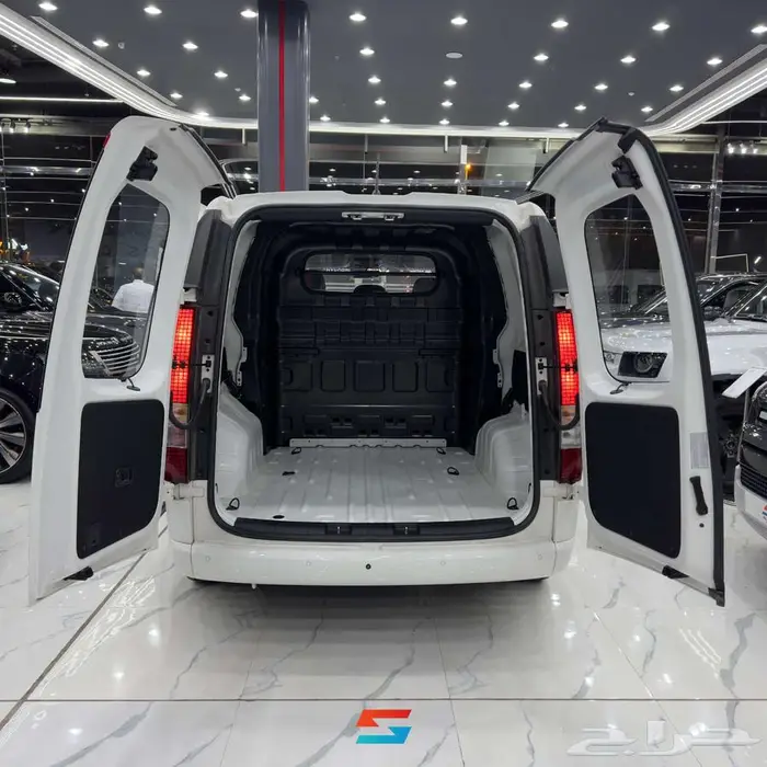 هيونداي ستاريا فان 6 مقاعد بضاعة موديل 2023. 5