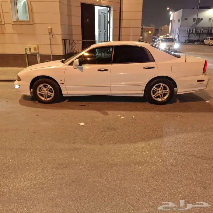 للبيع متسوبيشي ماجنا 2003 2