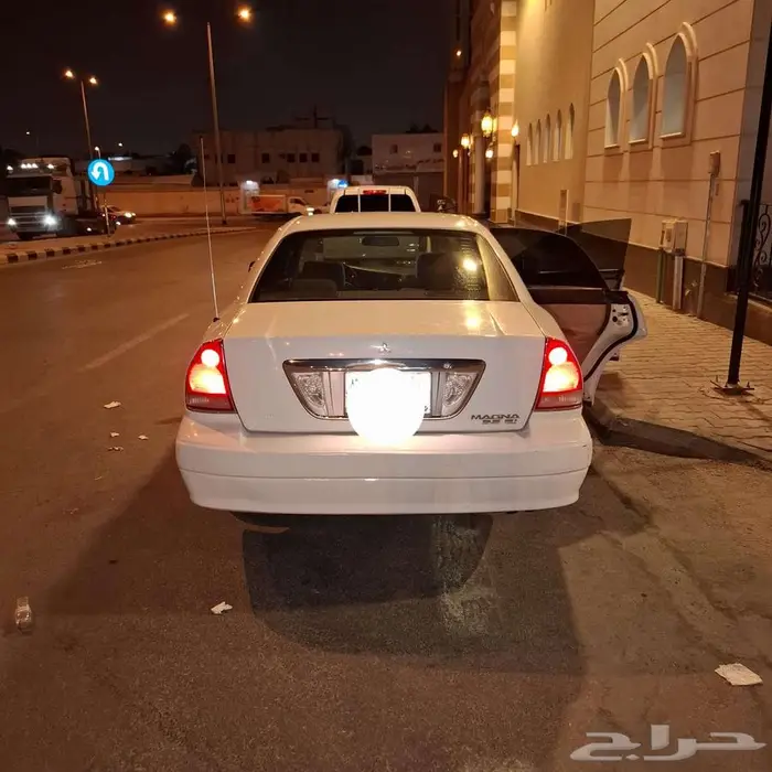 للبيع متسوبيشي ماجنا 2003 3