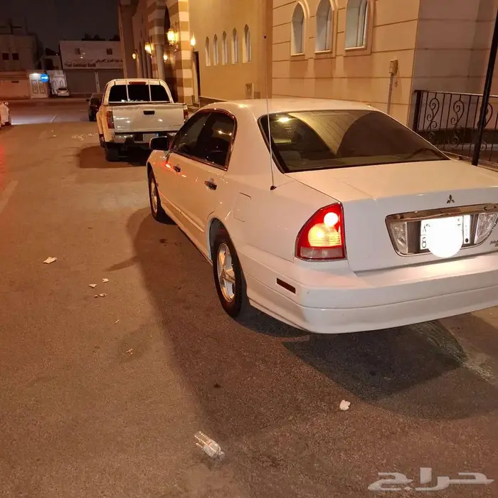 للبيع متسوبيشي ماجنا 2003 4