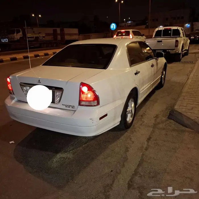 للبيع متسوبيشي ماجنا 2003 5