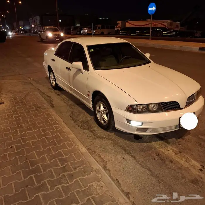 للبيع متسوبيشي ماجنا 2003 1