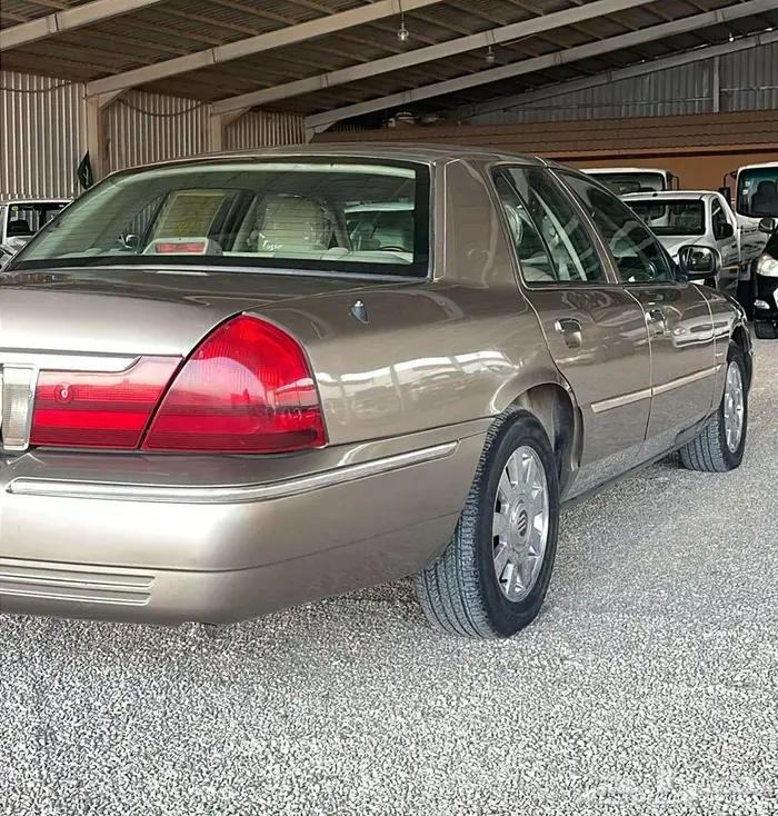 فورد جراند ماركيز 2005 9